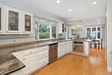 174 Parkside Dr, Roslyn Heights, NY 11577 - photo 5