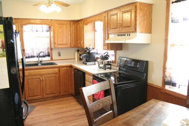 917 S 9th St, Grand Forks, ND 58201 - photo 7