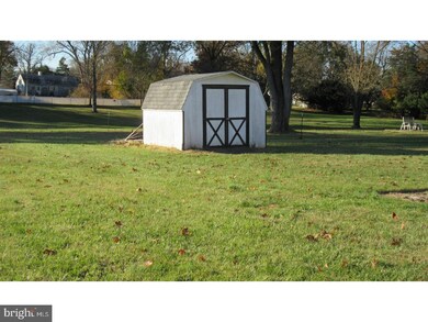 402 Maple Ave, Southampton, PA 18966 - photo 3