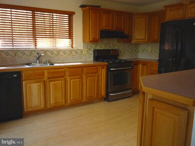 205 Stonegate Dr, Silver Spring, MD 20905 - photo 7