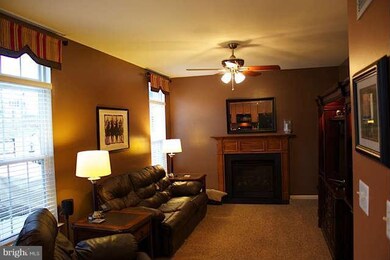 18826 Pier Trail Dr, Triangle, VA 22172 - photo 6