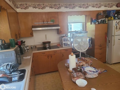 1902 W Fulliam Ave, Muscatine, IA 52761 - photo 7