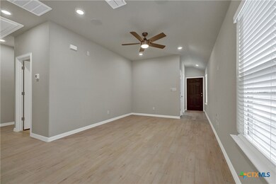 869 Farmhouse Trail, New Braunfels, TX 78130 - photo 4