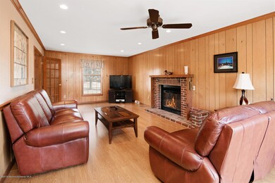 19 Longview Dr Colts Neck NJ Family Rm I