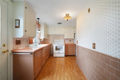 156 Whittier Rd, Pawtucket, RI 02861 - photo 5