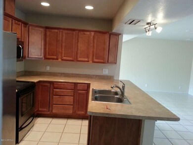 Kitchen - breakfast bar
