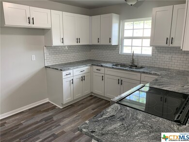 827 E Cedar St, Seguin, TX 78155 - photo 4