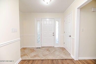 102 foyer2