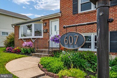 607 Wallerson Rd, Catonsville, MD 21228 - photo 2