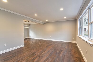 005_Living Room