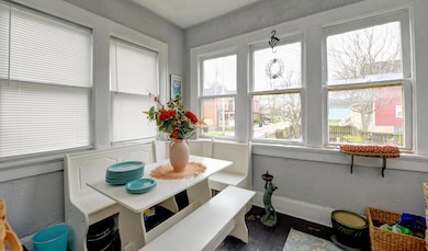 Unit 1- Sun Room- Dining (2)