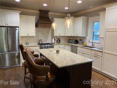 Beautiful bright kitchen with stainless viking app