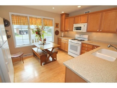 812 Charles Ct, Oregon, WI 53575 - photo 2