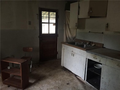 1423 Halford St, Anderson, IN 46016 - photo 6