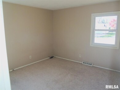 3517 N Pine St, Davenport, IA 52806 - photo 4