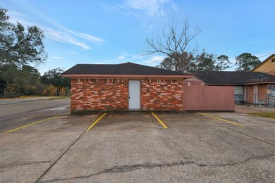 625 E Coombs St unit B, Alvin, TX 77511 - photo 7