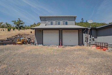 1374 W Linn Rd, Eagle Point, OR 97524 - photo 2