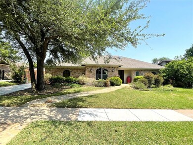 813 Saddlebrook Dr S, Bedford, TX 76021 - photo 3