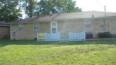 2121 Timbercrest Dr, Columbus, IN 47203 - photo 3