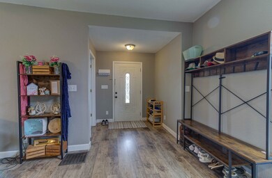 306 E Barker St, Tuscola, IL 61953 - photo 4