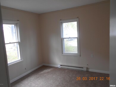 121 Midkiff St, Harrisburg, IL 62946 - photo 7