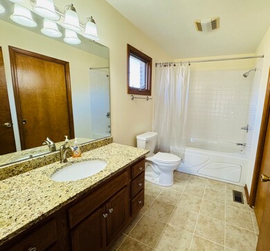 3176 Potomac Ct, Columbus, IN 47203 - photo 4