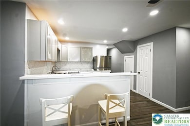 639 Dixon St, Allentown, PA 18103 - photo 5