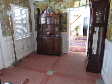 91 Lawrence Rd, Salem, NH 03079 - photo 4