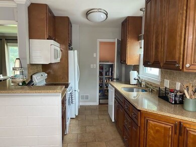 1540 Crestwood Rd, Bethlehem, PA 18018 - photo 3