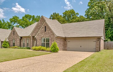 Fantastic, spacious 4 Bed (or 3 bed and Bonus) 2 Bath home in Oakland!