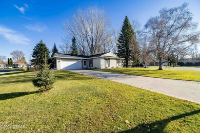 1501 19th St NW, East Grand Forks, MN 56721 - photo 3