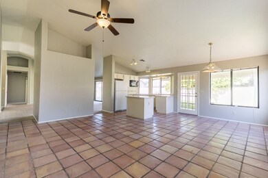 844 E Courtney-9
