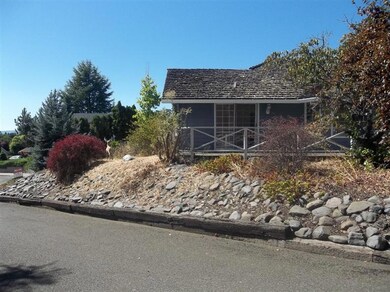 2402 Pinebrook Cir, Medford, OR 97504 - photo 2