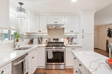7-web-or-mls-07 - Kitchen