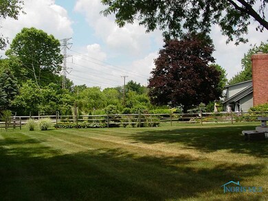 2511 Challedon Ct, Ottawa Hills, OH 43615 - photo 3