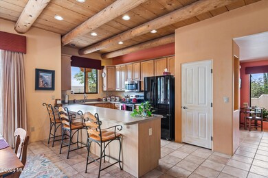 Kitchen with breakfast bar