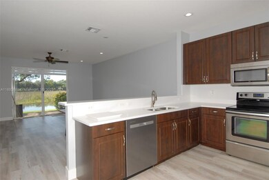 7636 Foxcroft Ln, Davie, FL 33328 - photo 5