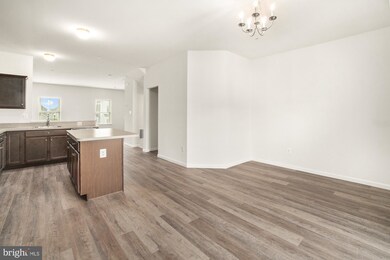 1318 Pedigree St, Frederick, MD 21702 - photo 5