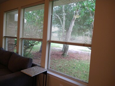 Shalimar Pointe Living Rm to outside