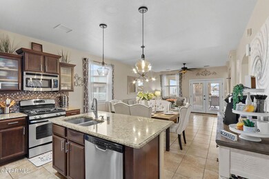 11448 Flor Rubus Ct, Socorro, TX 79927 - photo 5