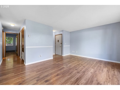 Living Room/Entrance