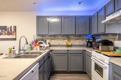 687 SE Quay Ave, Lincoln City, OR 97367 - photo 6