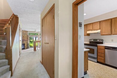 02_1501WaterSt_Unit8_32_Foyer_HiRes