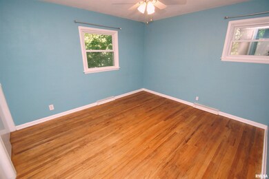 1527 Fulton Ct, Davenport, IA 52803 - photo 7