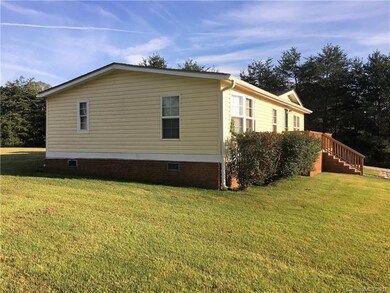 Brick foundation, Vinyl Siding, Easy Maintenance!