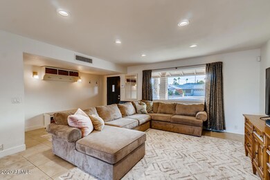 3022 E Sierra St Phoenix AZ-large-003-00