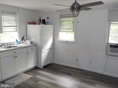 16 Oak St unit R, Salem, NJ 08079 - photo 4