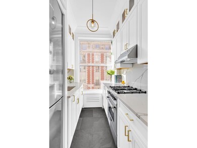 Warwick Arms unit 7 D, New York, NY 10024 - photo 4