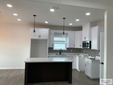 501 Pine Oak St, Donna, TX 78537 - photo 7