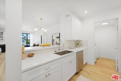 Barcelona Towers unit 212, Los Angeles, CA 90005 - photo 6